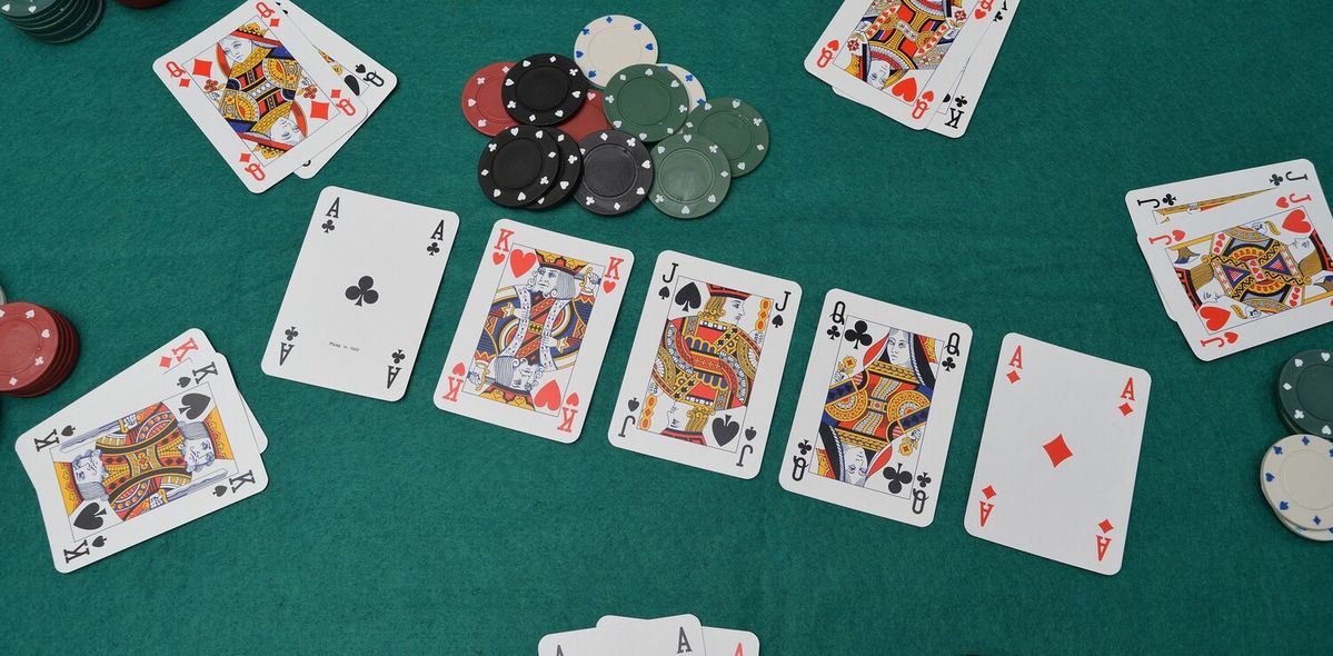 Manalo Club کیسینو میں پوکر گیمز